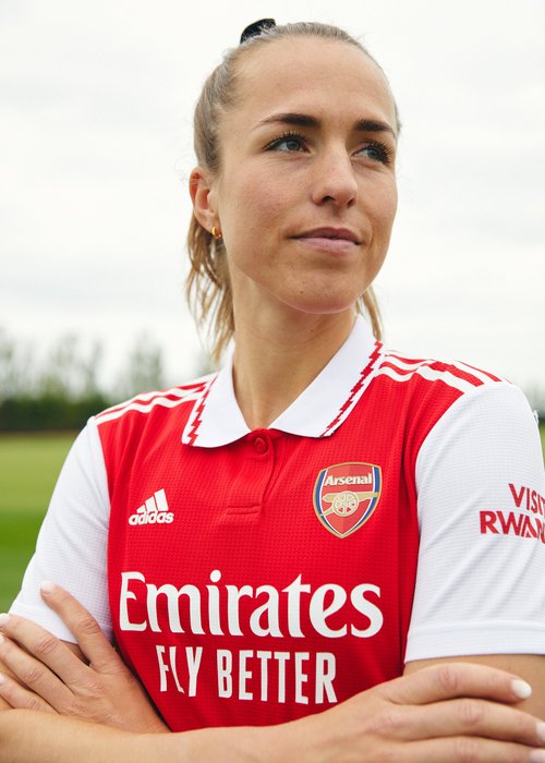 Lia Wälti and Noelle Maritz Unveil the 2022/23 Arsenal Home Kit ...